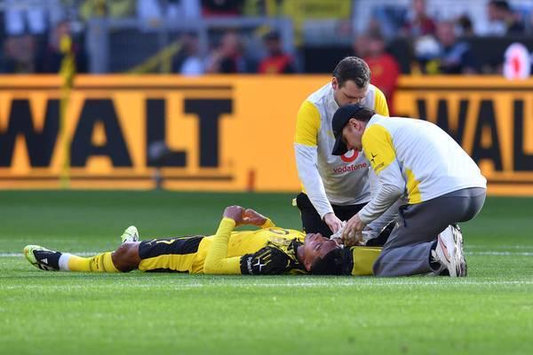 星空体育-争顶时与柏林联合球员相撞,乔布-贝林厄姆脸上鲜血直流