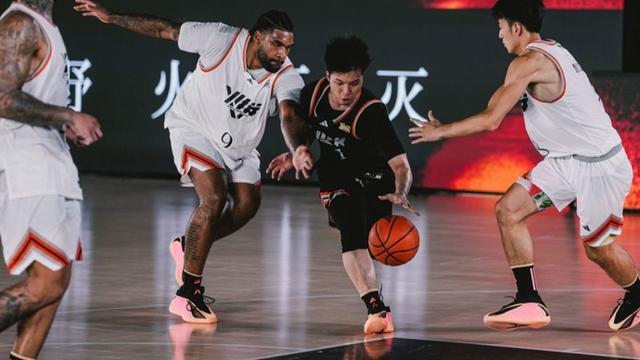 “火拼”草根篮球联赛全国总决赛落幕,NBA球星爱德华兹助力“篮球之夏”
