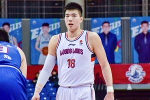 星空体育下载-媒体人：焦泊乔为广东内线提供硬度&amp;高度 崔永熙大大提升锋线水平