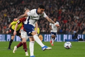 摩根-罗杰斯:对我今天没能进球有点失望,图赫尔人很随和